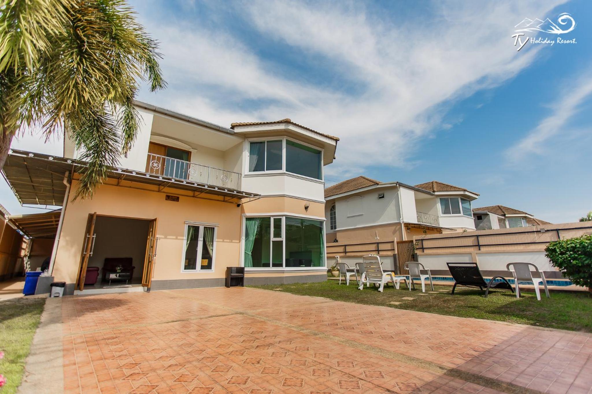 Seven-Bedroom Villa with Private Pool 236