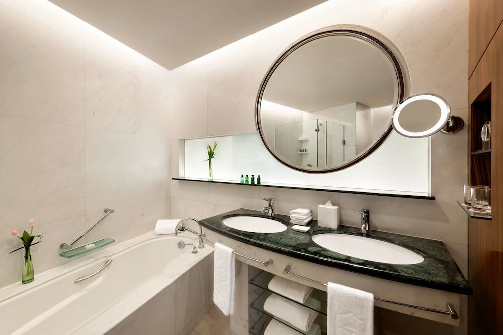Grand Tower Executive Room 1 King