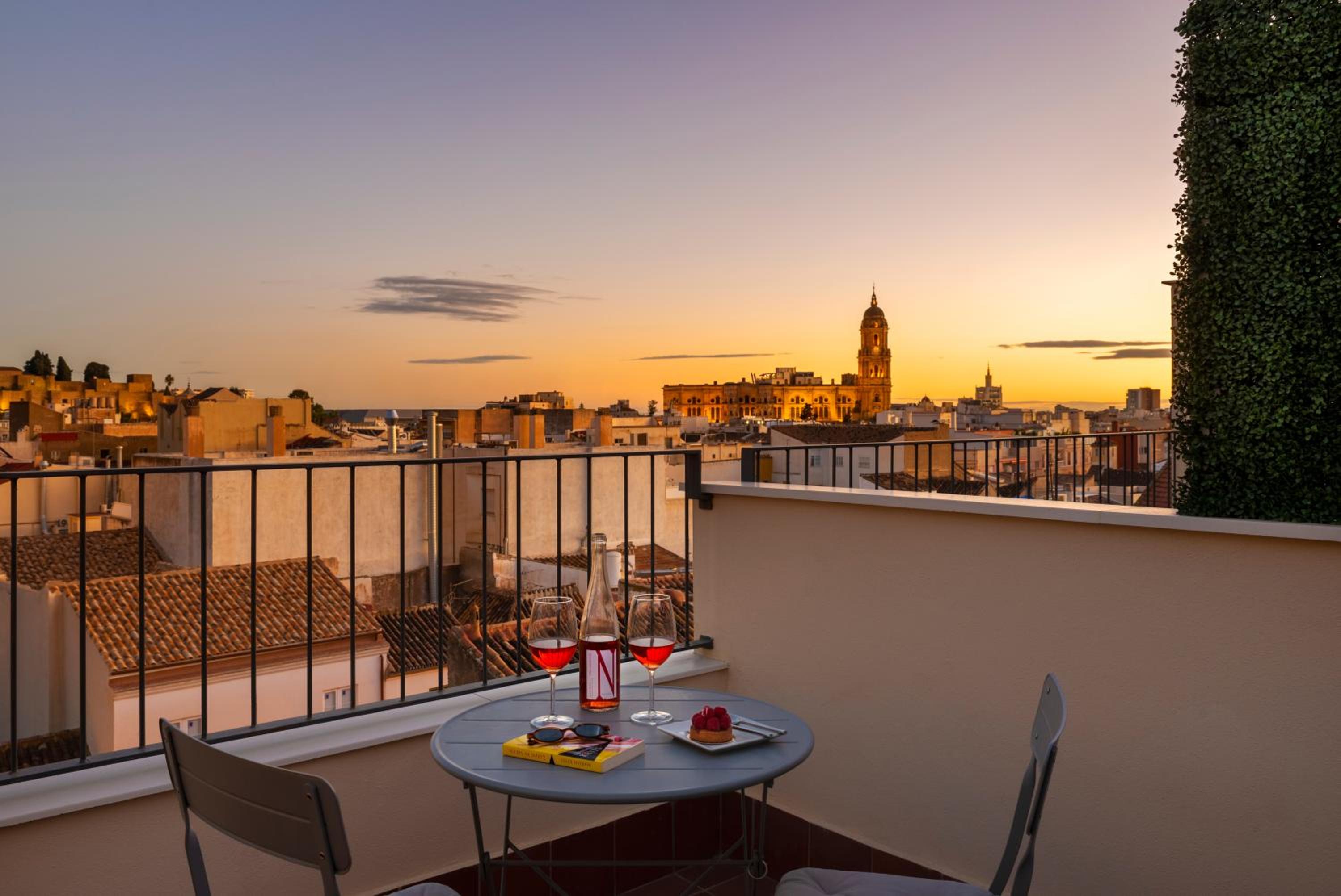 Duplex Suite Alcazaba and Garden View and private rooftop