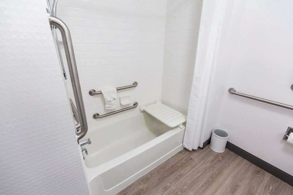 Room, 1 King Bed, Accessible, Non Smoking (Bathtub)