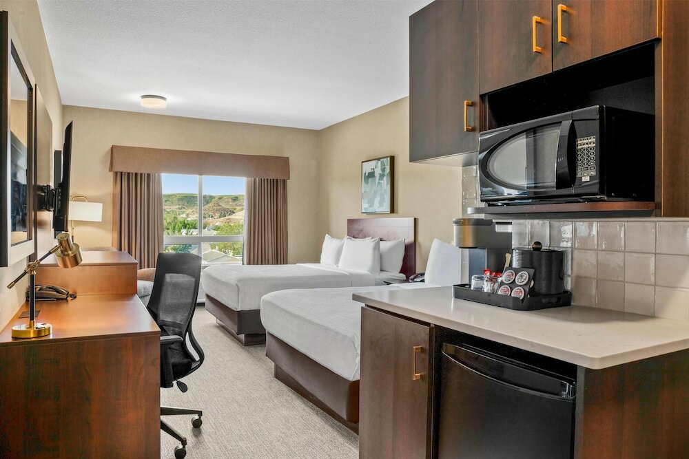 Room, 2 Queen Beds, Refrigerator & Microwave