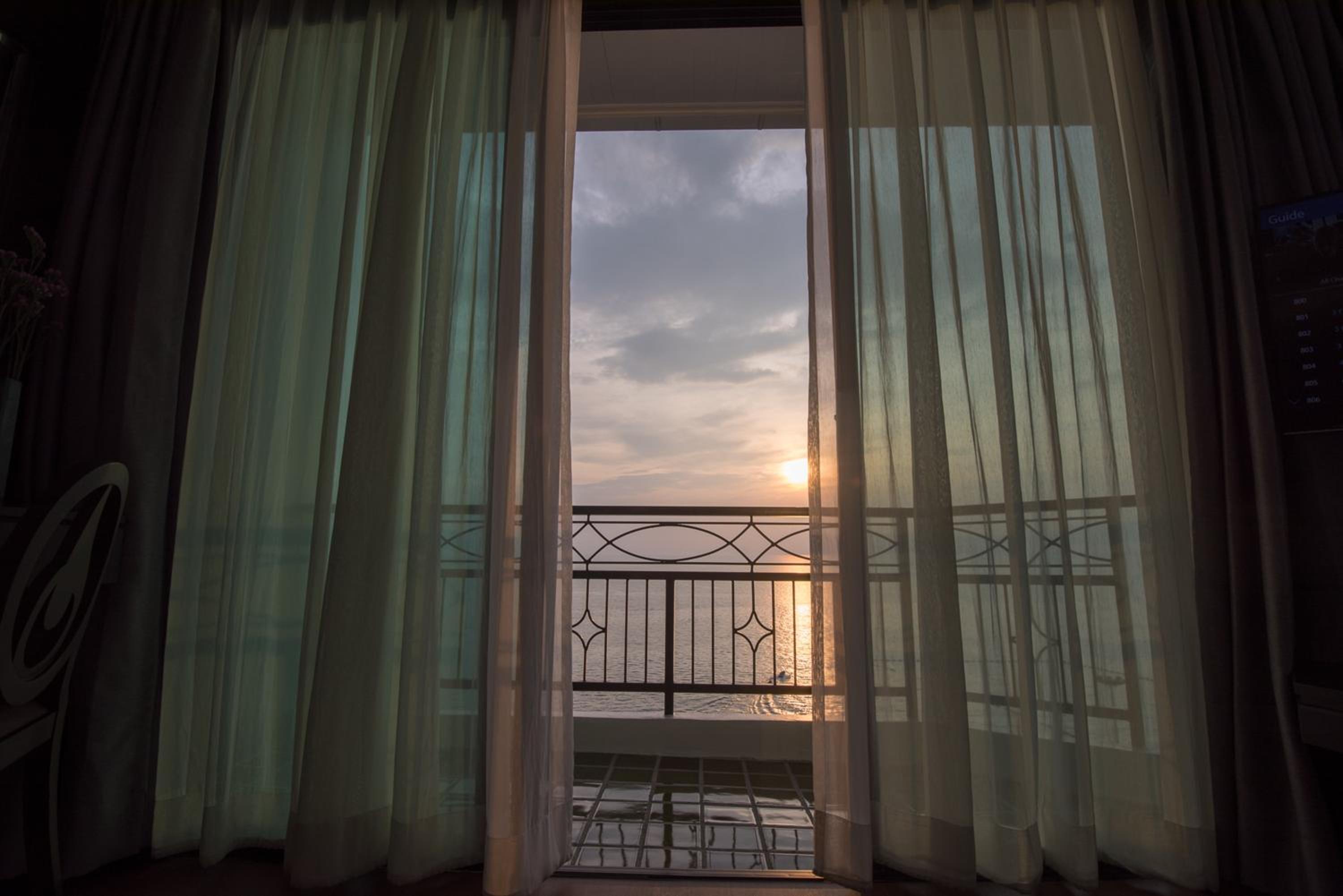 Deluxe Corner Seaview