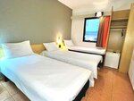 Standard Twin Room, 3 Twin Beds в ibis Santos Gonzaga Praia