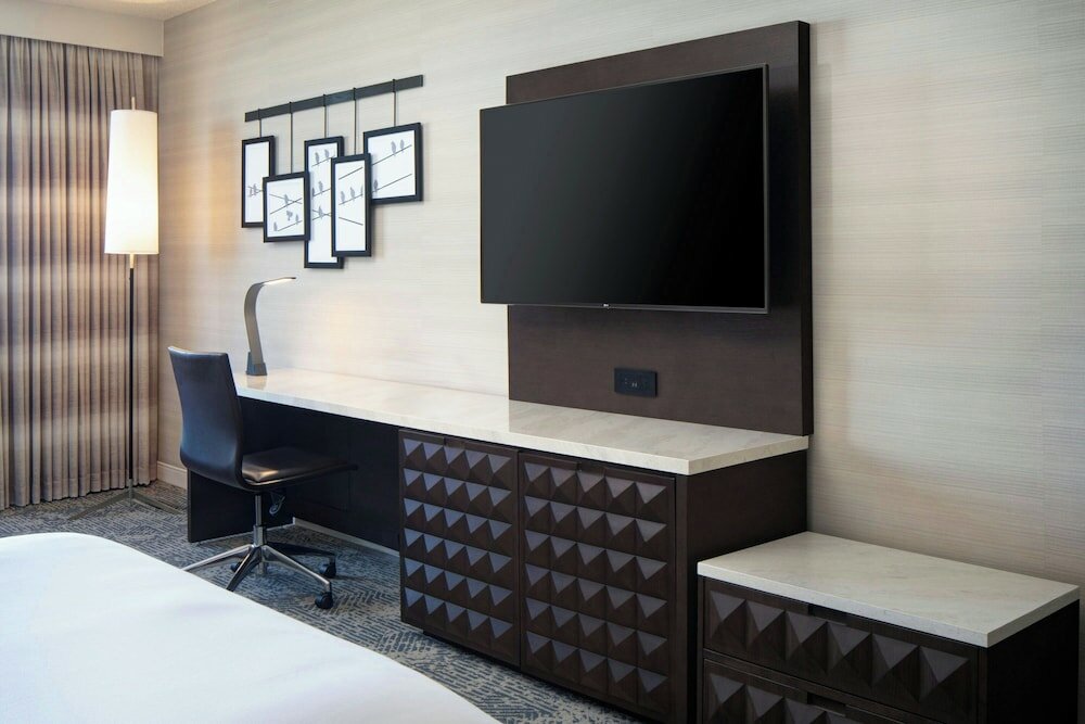 Club Room, 2 Queen Beds (Hearing Accessible)