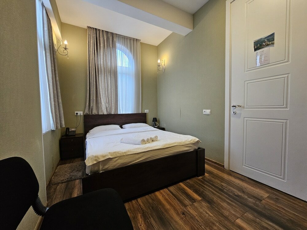 Economy Double Room (404,401,204,304)