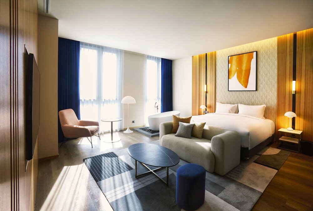 Suite, 1 King Bed with Sofa bed