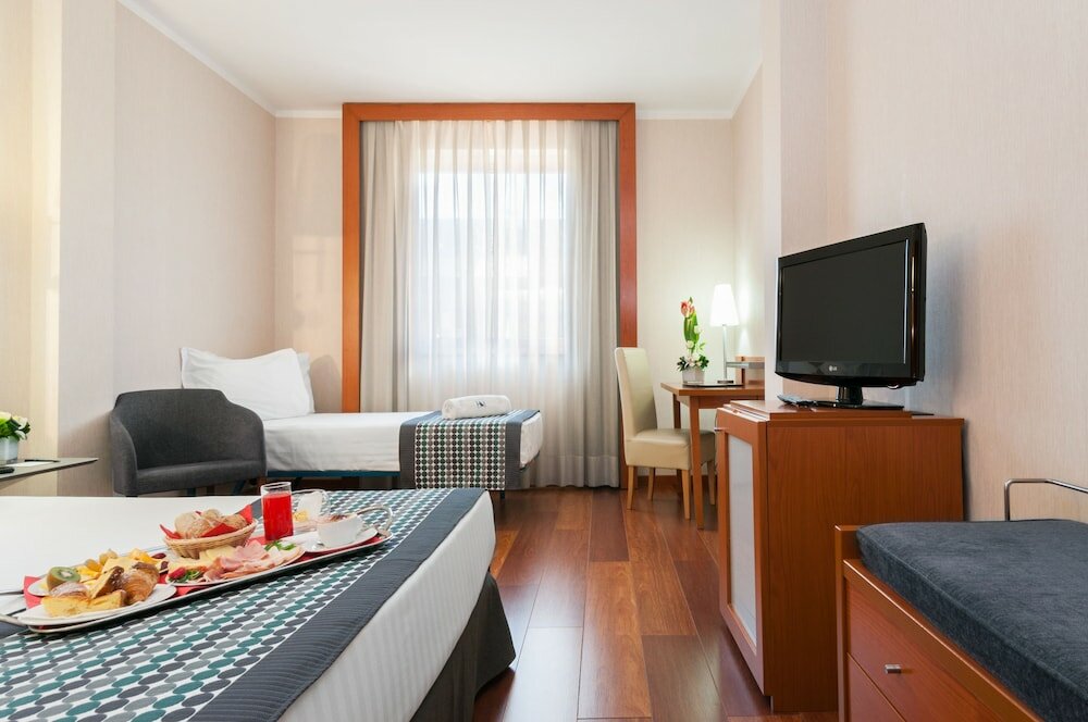 Standard Triple Room (Parking Exterior Incluido)