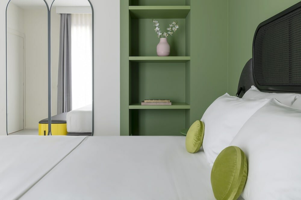 Deluxe Suite, 1 Queen Bed with Sofa bed