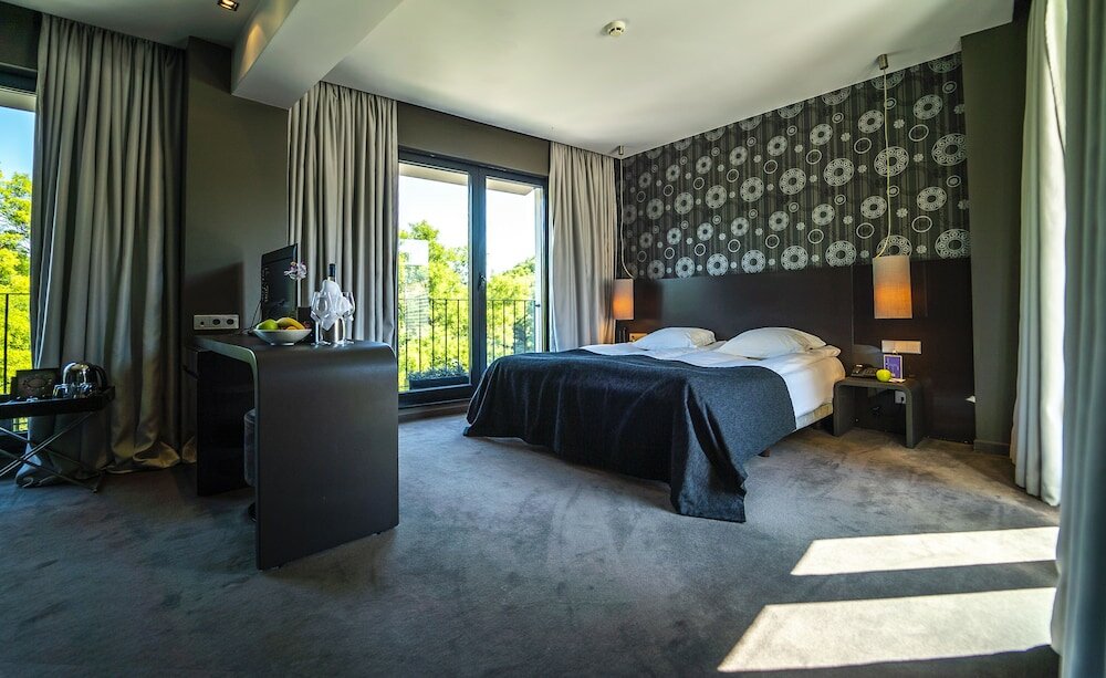 Medium Suite (Free Safe, Free Fitness & Sauna)
