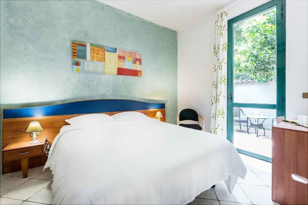 Classic Triple Room, Non Smoking, Ensuite