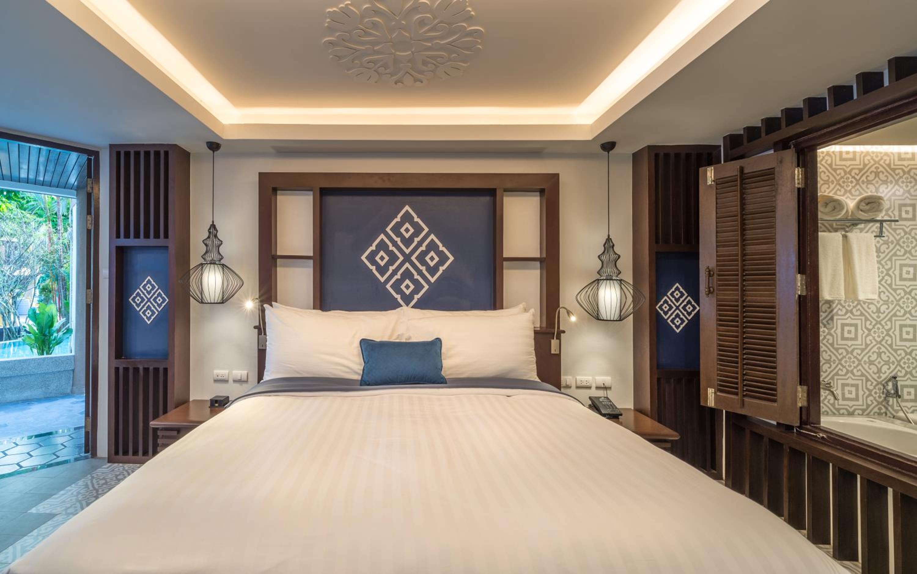 Deluxe Double Room with Pool Access