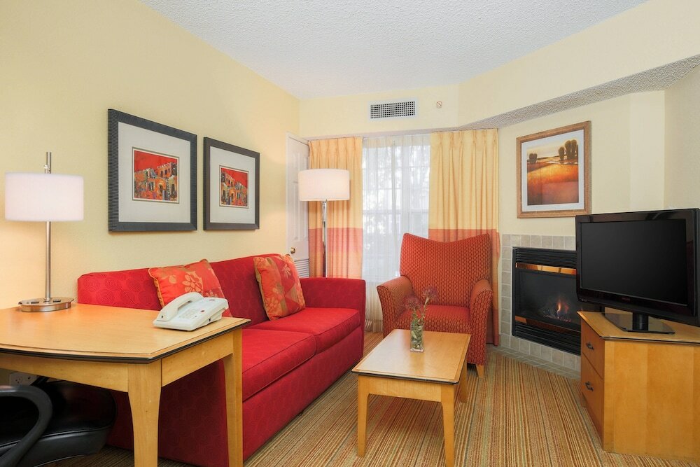 Studio, 1 King Bed (Hearing Accessible)