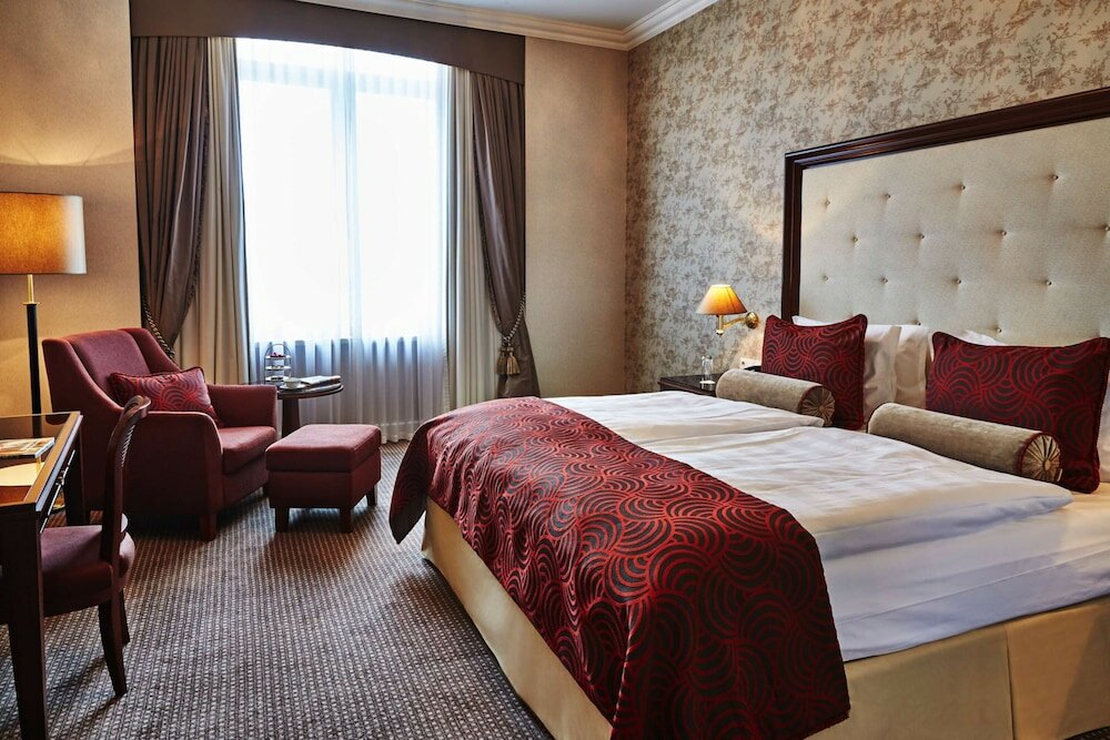 Superior Room, 1 King Bed