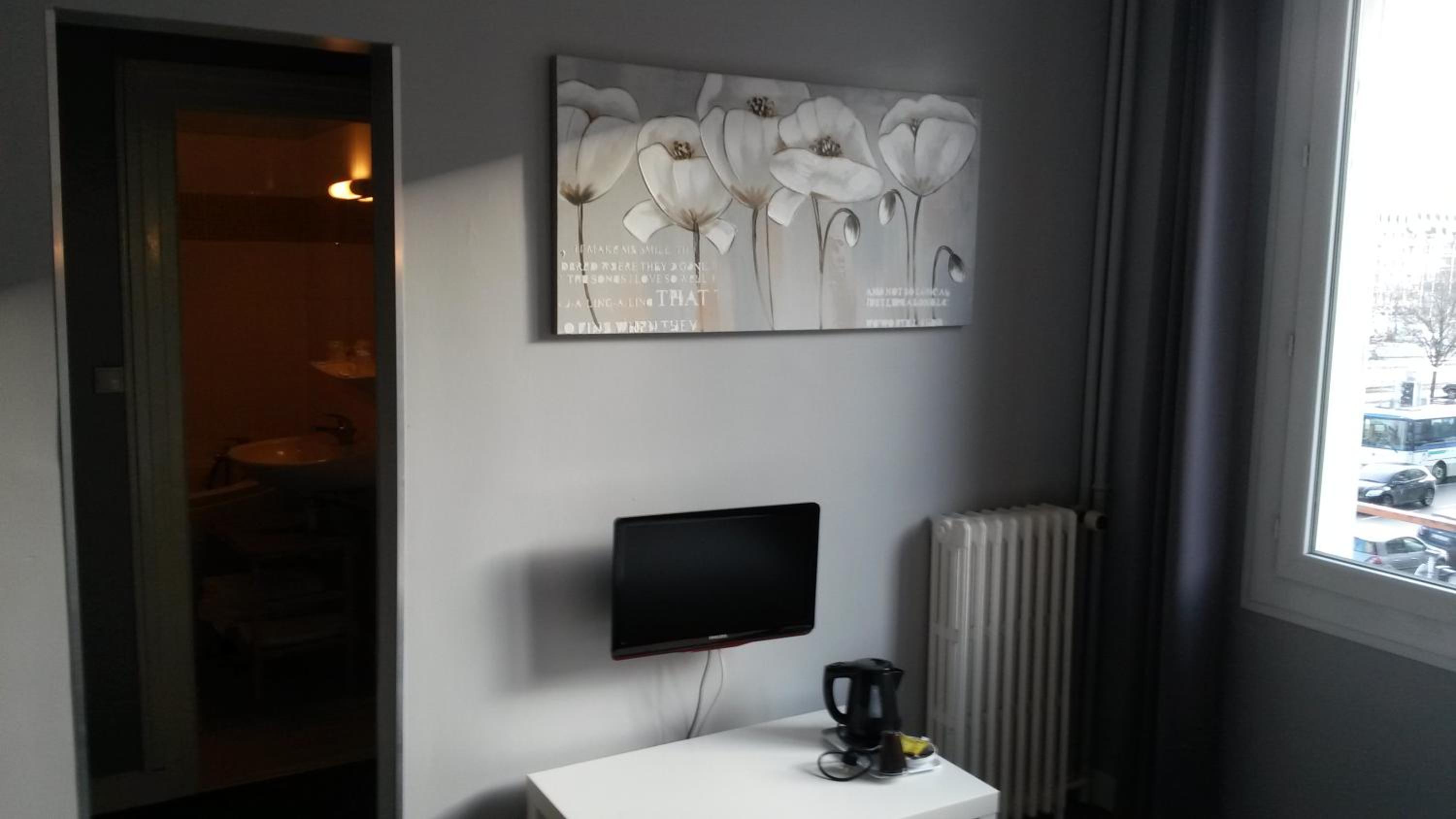 Twin Room with Port View