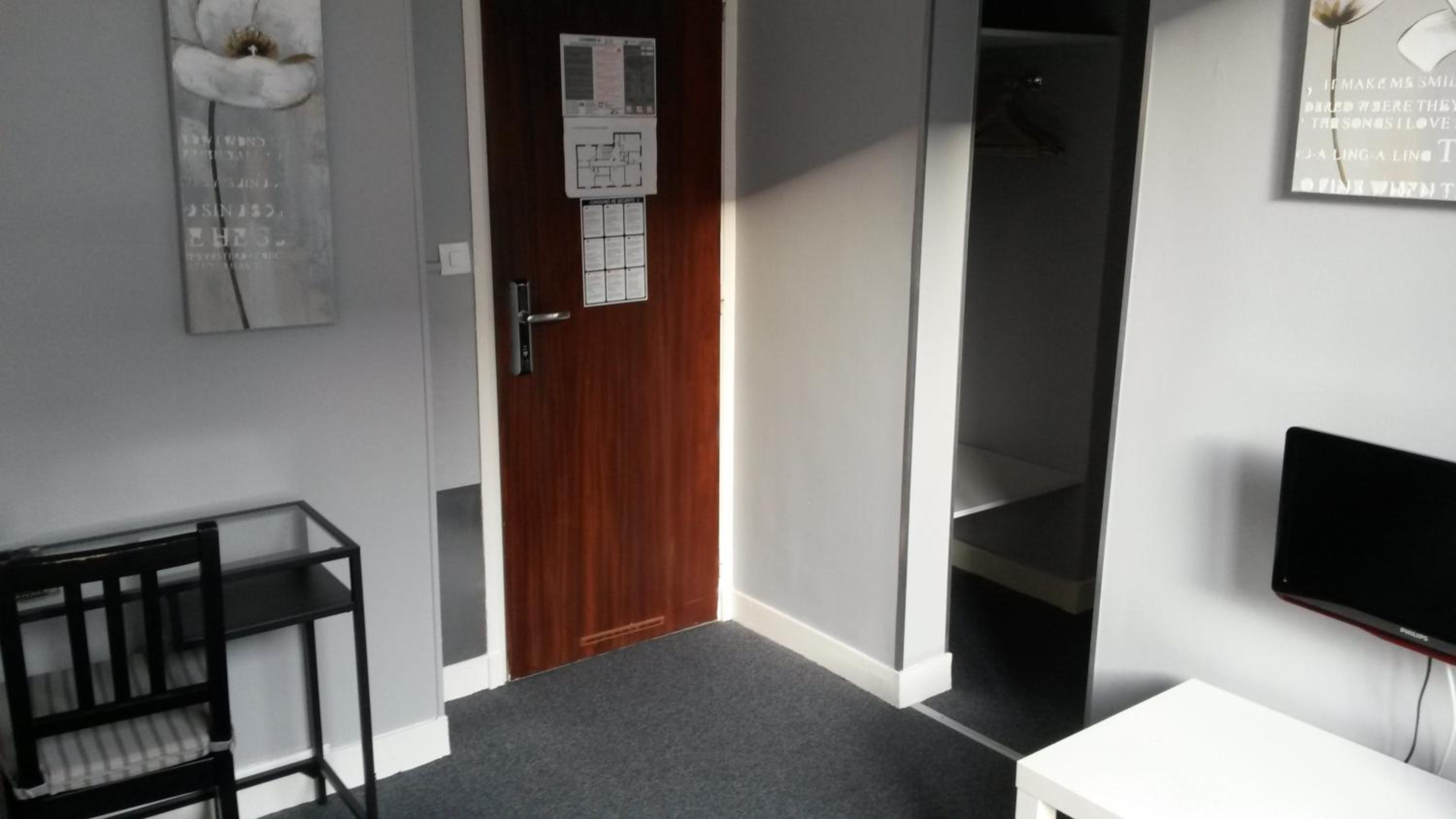 Twin Room with Port View