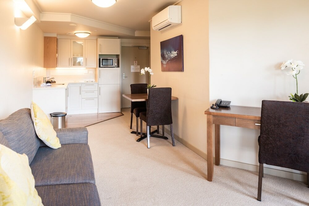 1 Bedroom Superior Suite - Partial Ocean View
