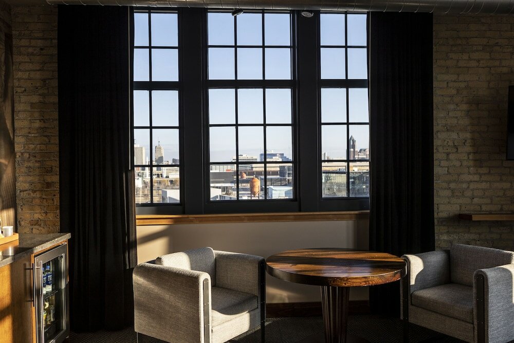 Corner Alcove King