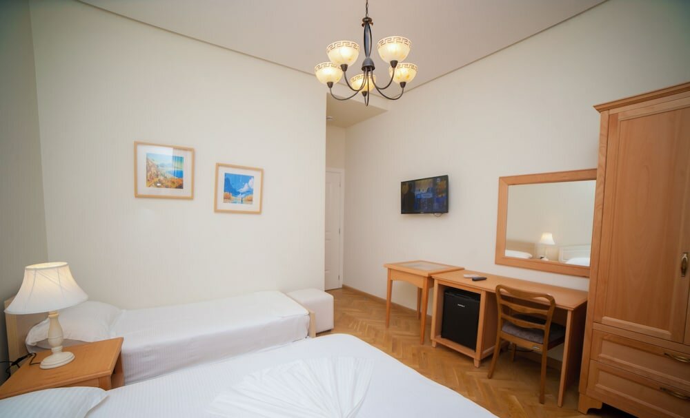 Comfort Triple Room, Hill View
