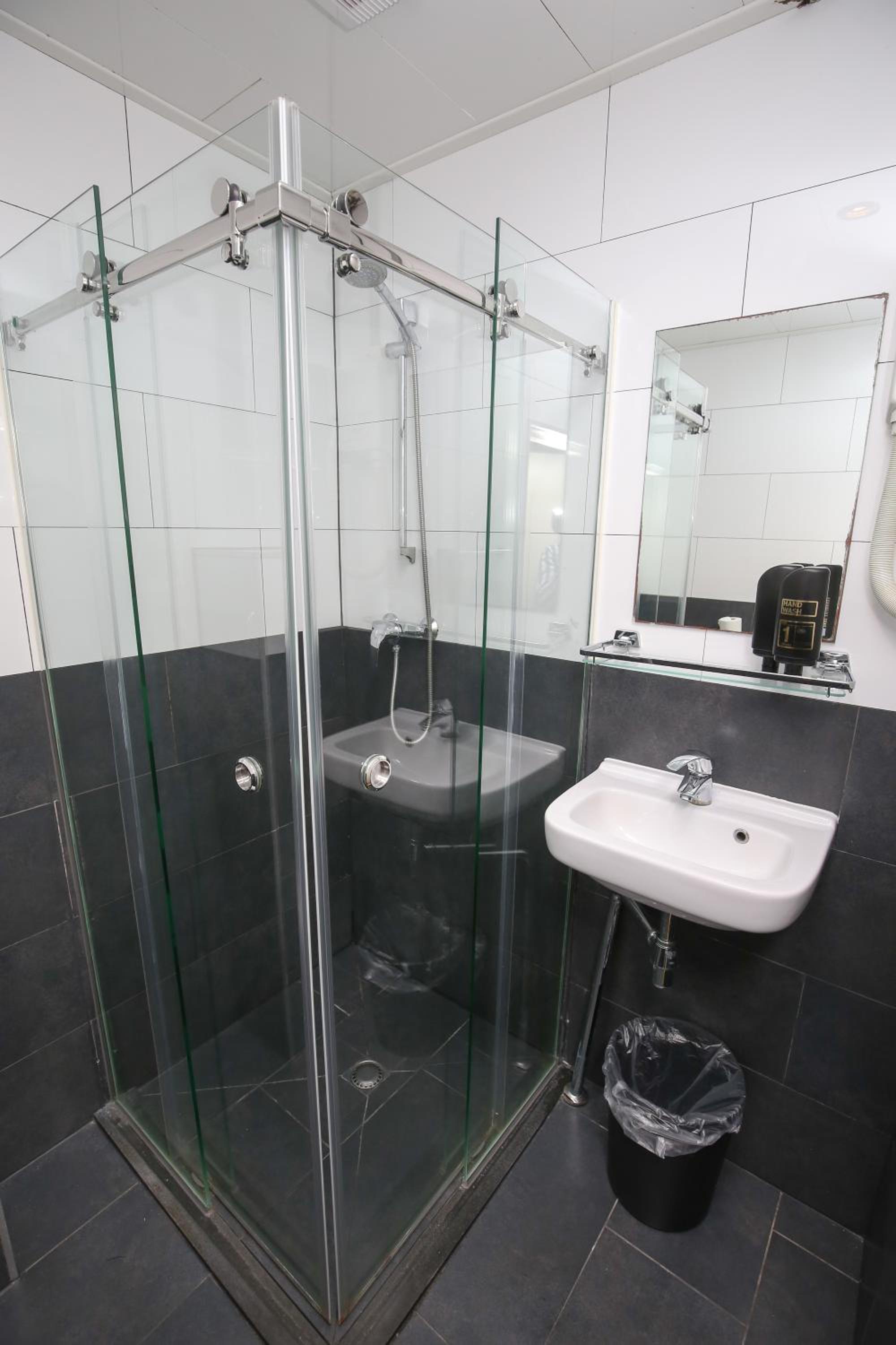 Twin Room with Private Bathroom