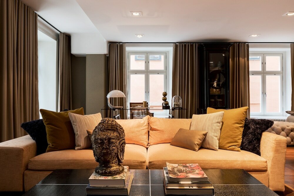 Large Street Room