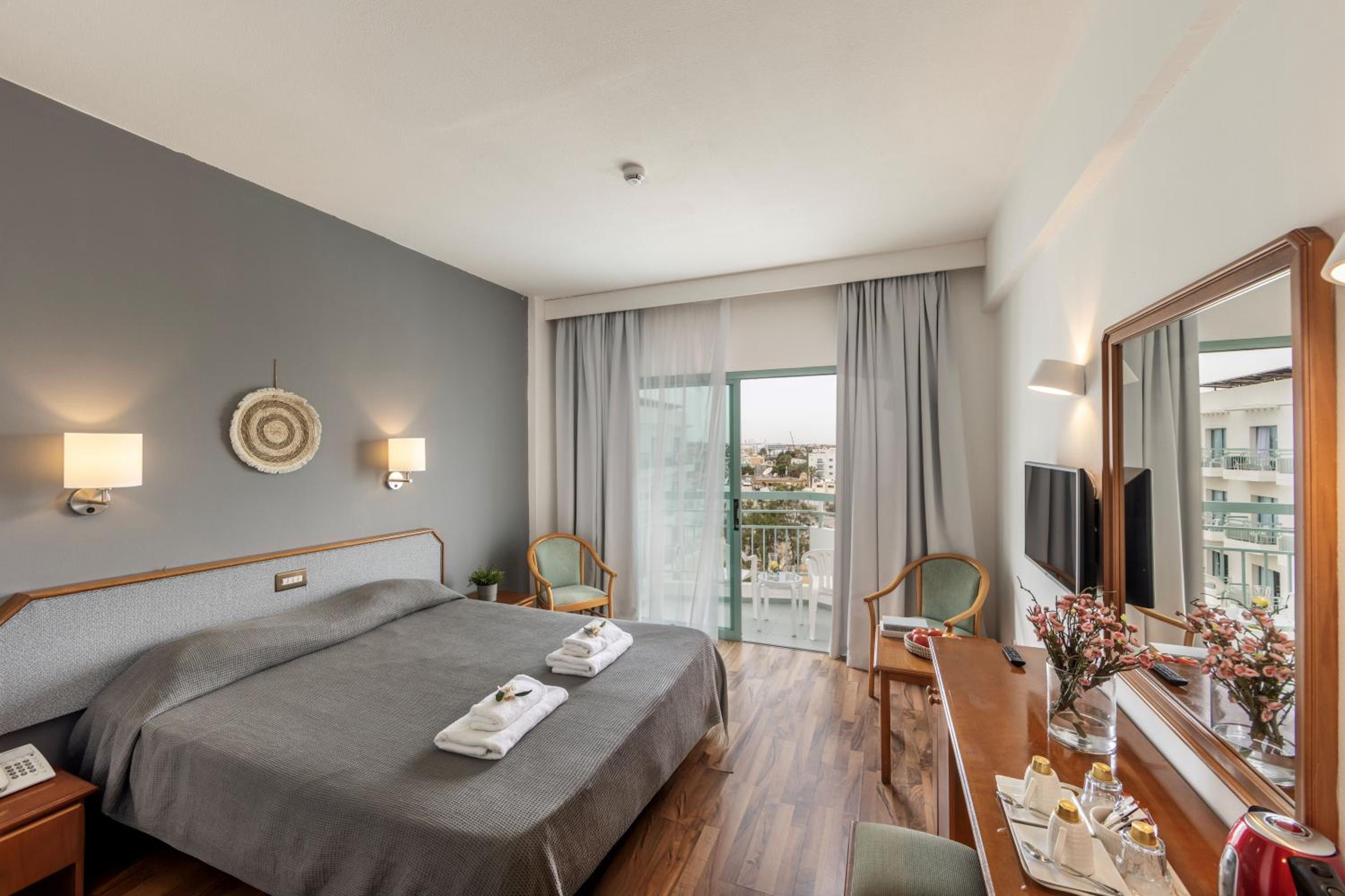 Double or Twin Room with Partial Sea View