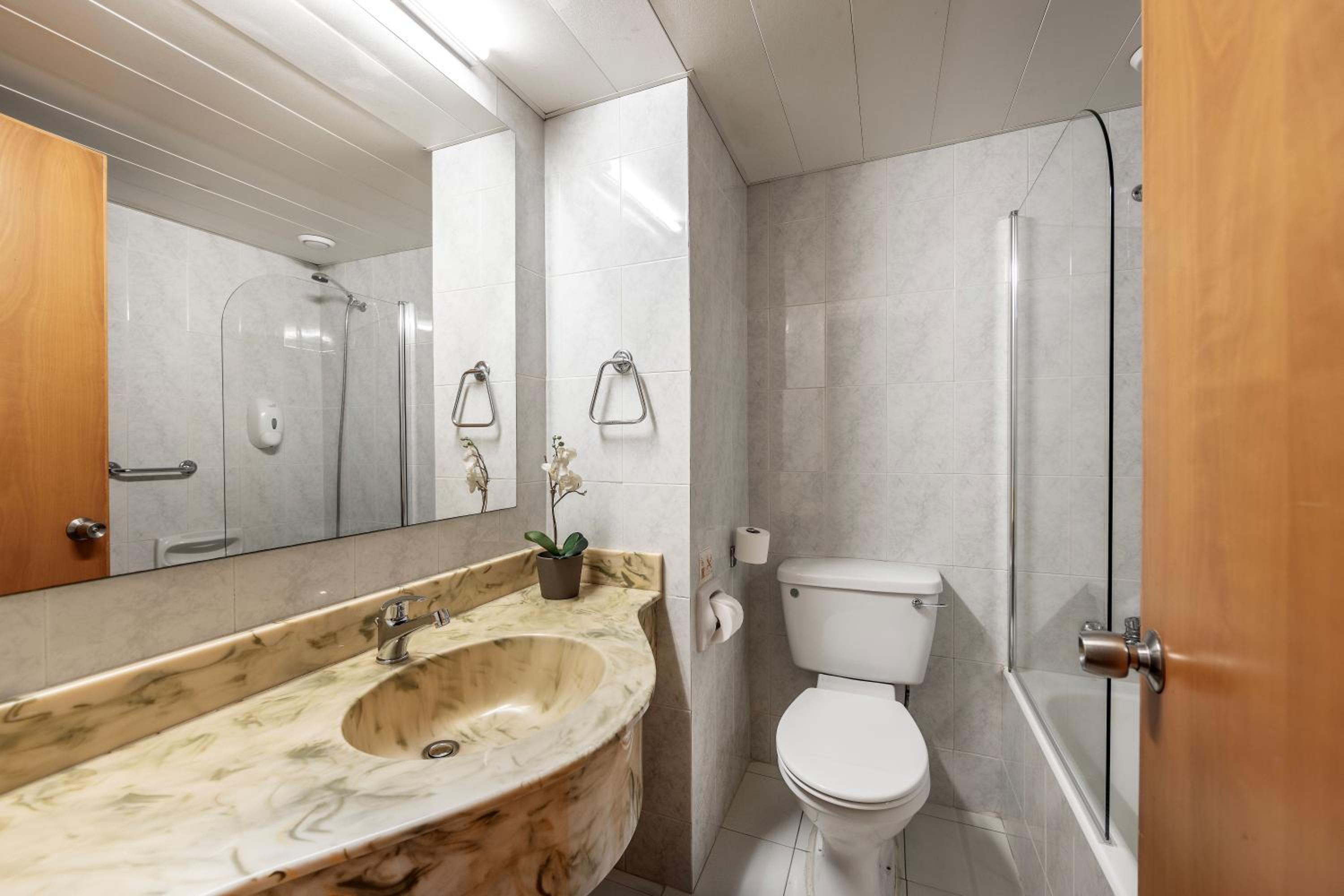 Double or Twin Room with Partial Sea View