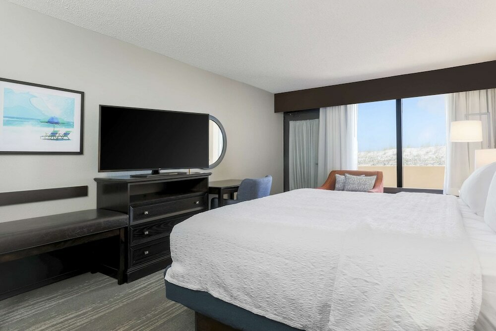 Room, 1 King Bed, Non Smoking (Limited View)