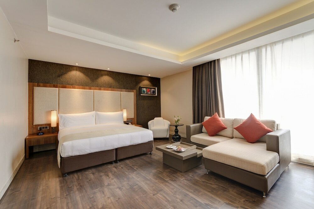 Suite, 1 King Bed