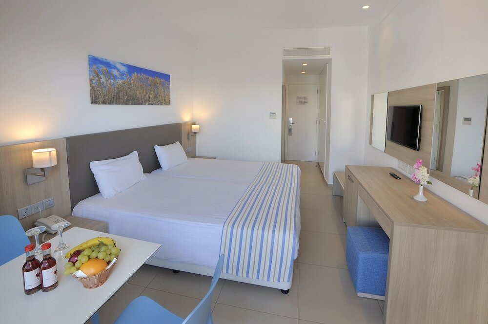 Superior Room, Partial Sea View