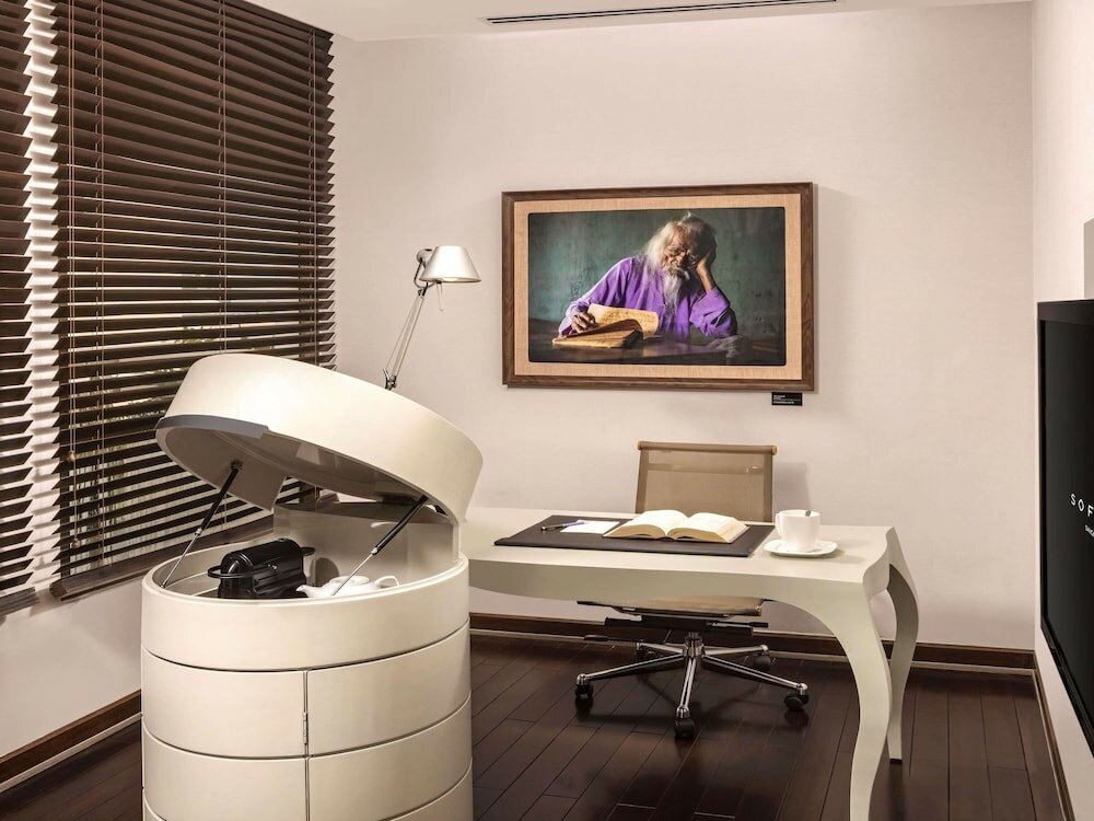 Junior Suite, 1 King Bed, City View