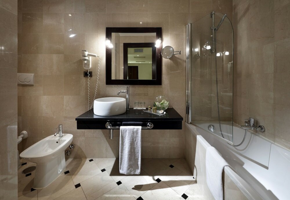 Family Suite (3 Adults)