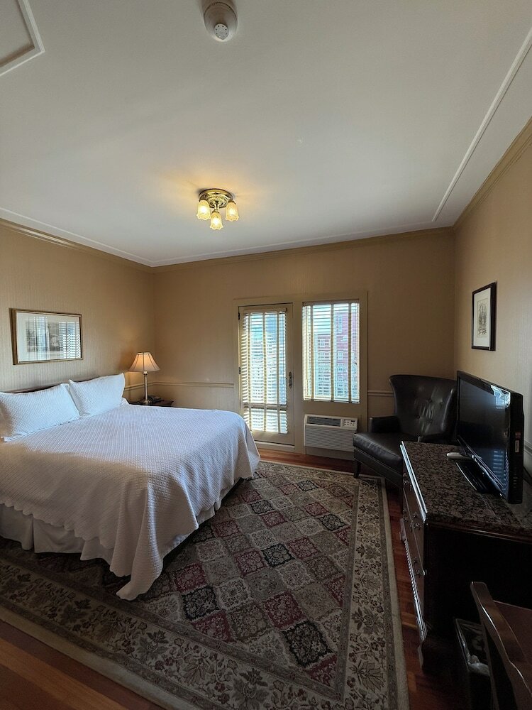 Standard Room- ONE QUEEN BED with Juliet Balcony - Old City View