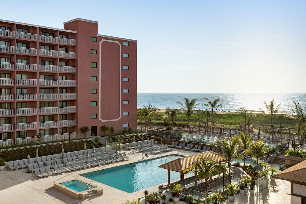 Suite, 1 King Bed, Accessible Bathtub, Oceanfront (Communications)