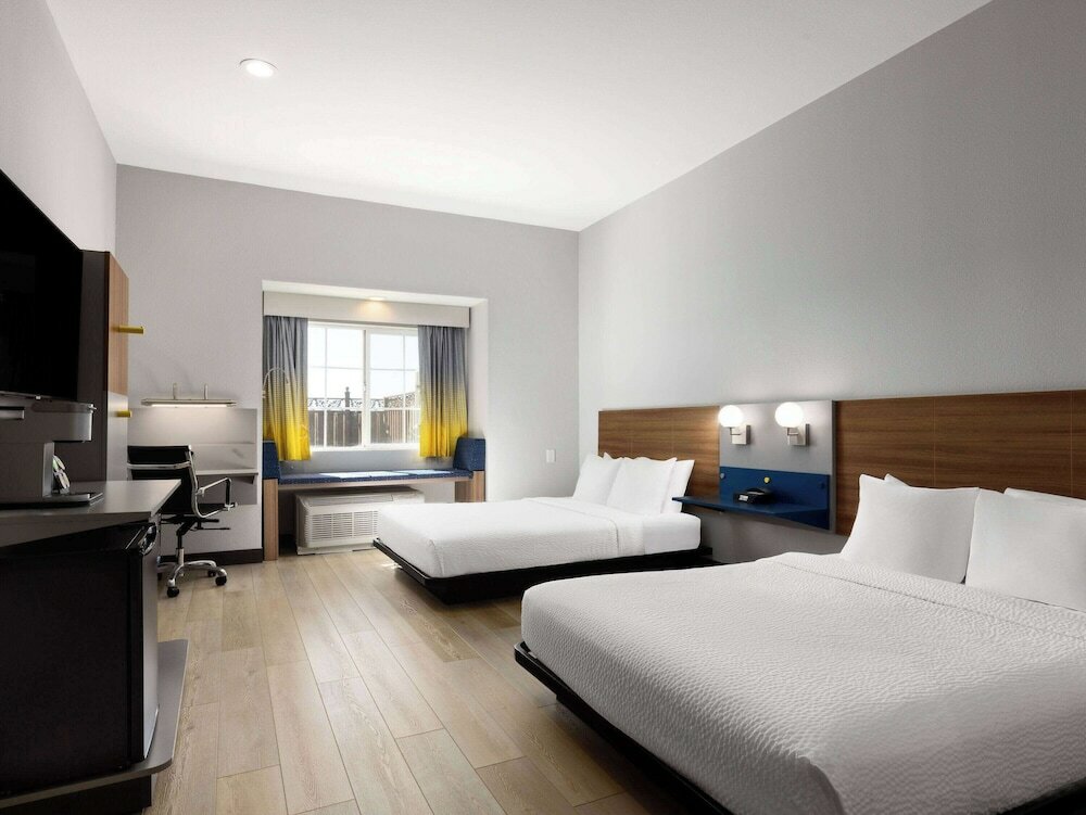 Room, 2 Queen Beds, Accessible, Non Smoking