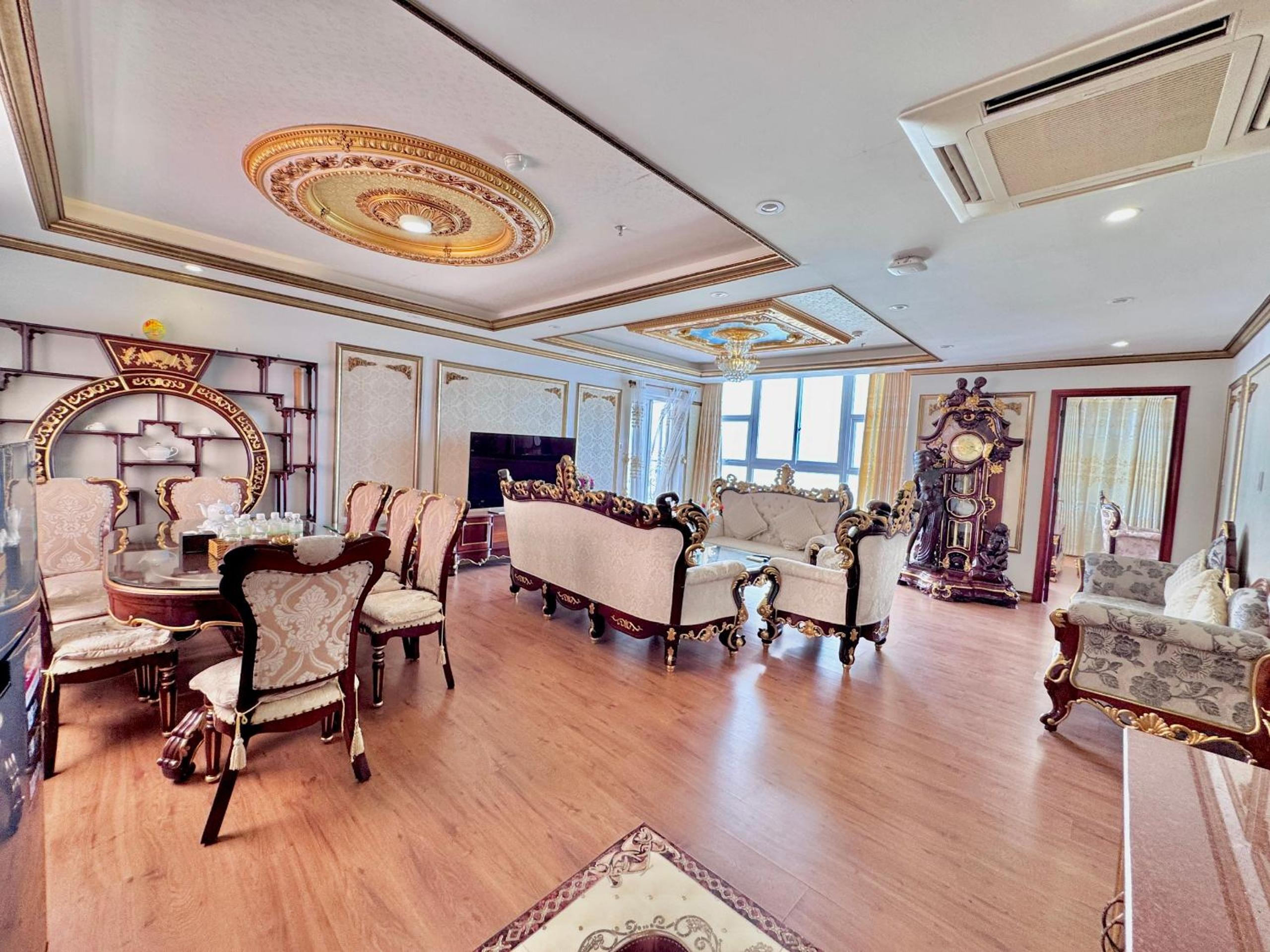 LUXURY APARTMENT OCEAN VIEW WITH BALCONY