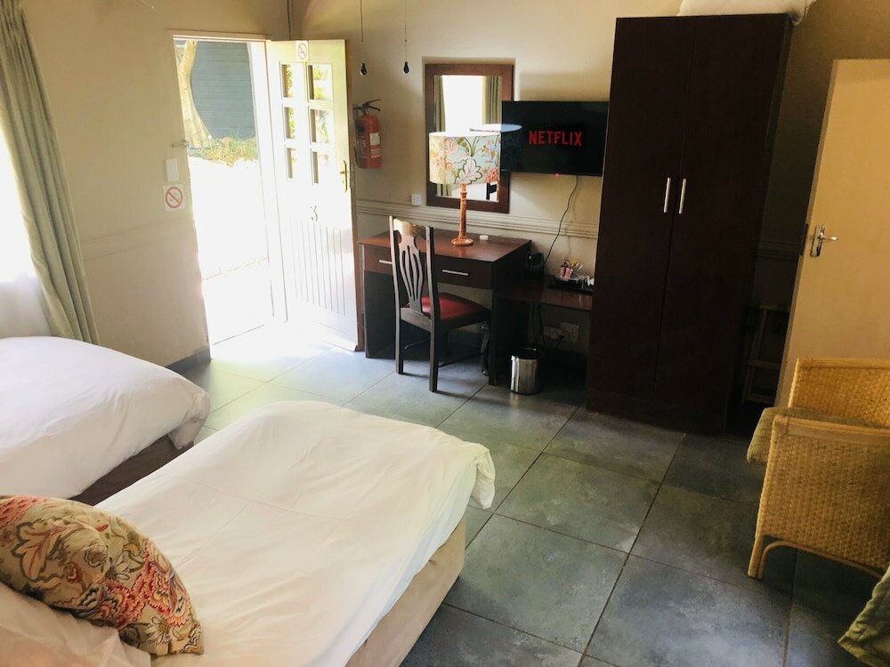 Family Room, 2 Bedrooms