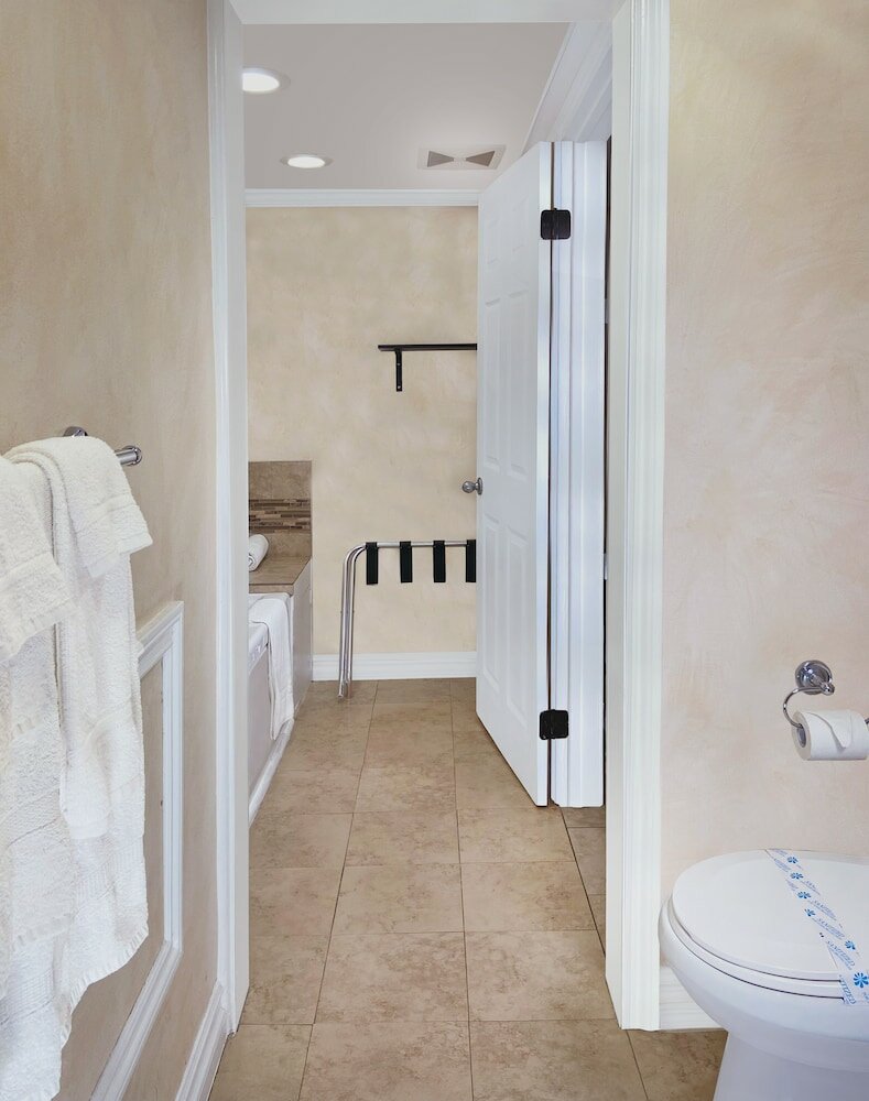 Deluxe Room, Two Queen beds, Non Smoking, Jetted Bathtub