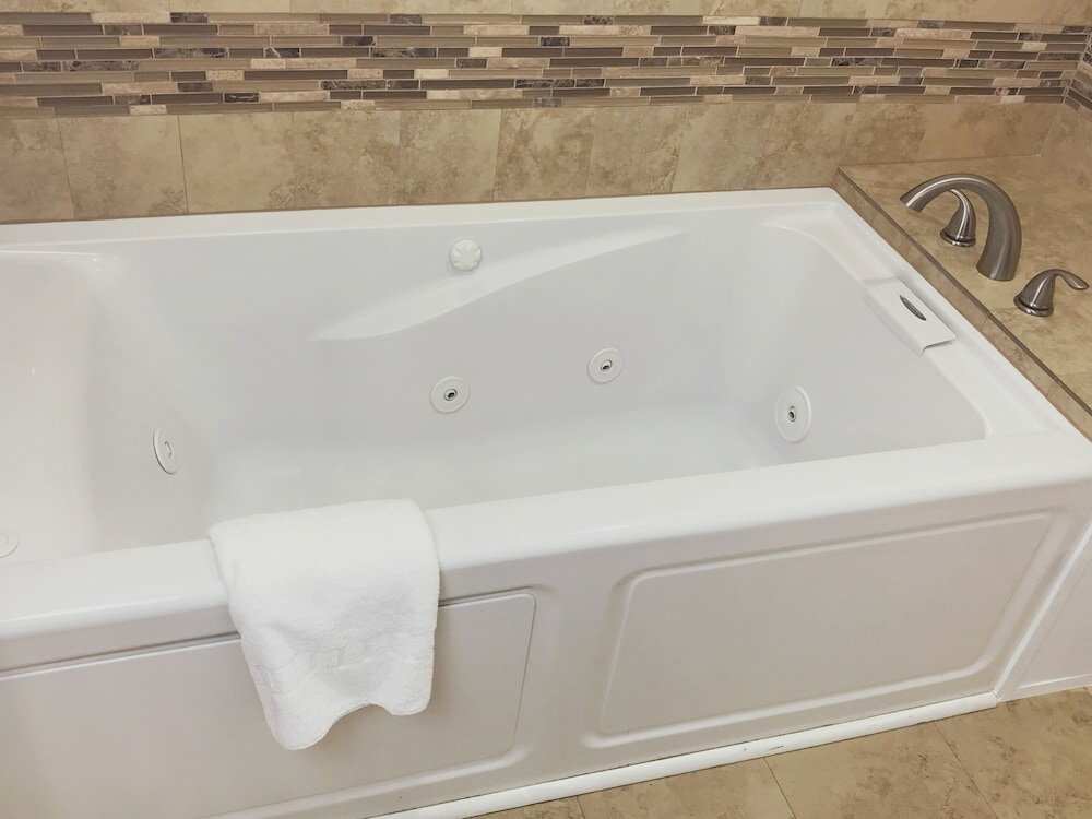 Deluxe Room, Two Queen beds, Non Smoking, Jetted Bathtub