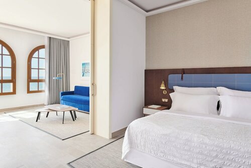 Suite, 1 King Bed, Beachfront в Le Meridien Ra Beach Hotel & SPA