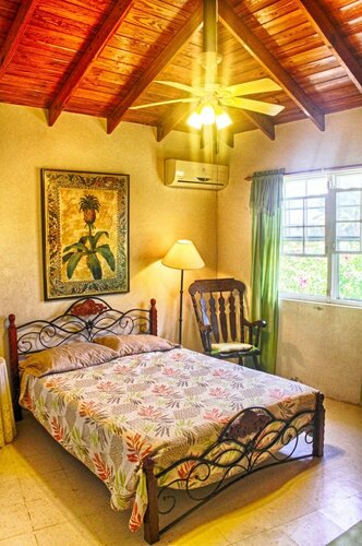 Люкс, вид на сад (Private Bathroom) в Gemini House Bed & Breakfast