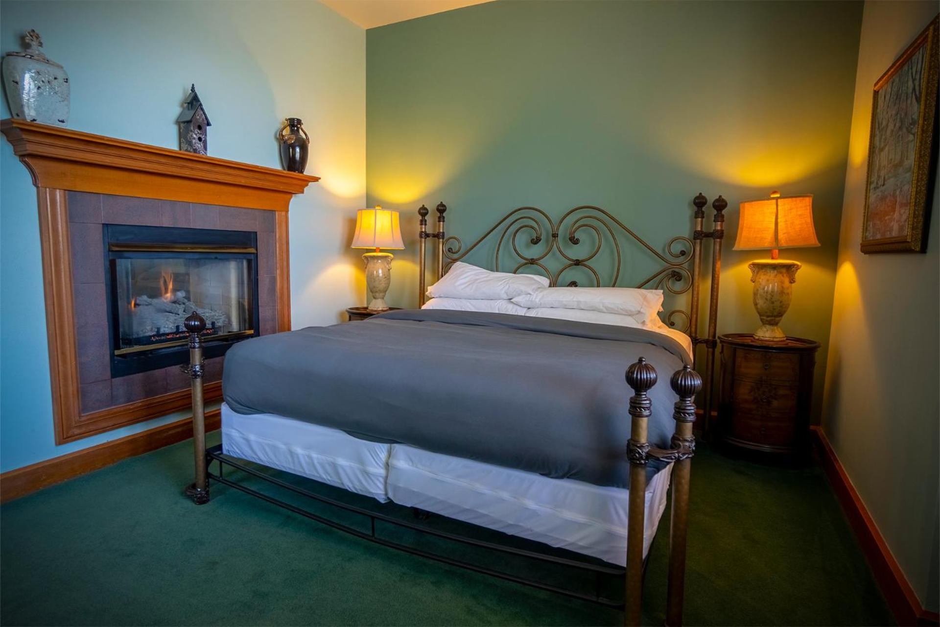 Deluxe King Suite
