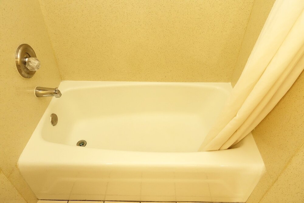 Standard Room, 1 Queen Bed, Refrigerator & Microwave