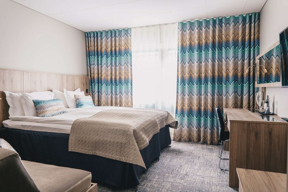 Standard Room, 1 King Bed, Non Smoking (with Sofabed)