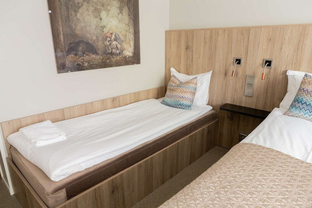 Standard Room, 1 King Bed, Non Smoking (with Sofabed)