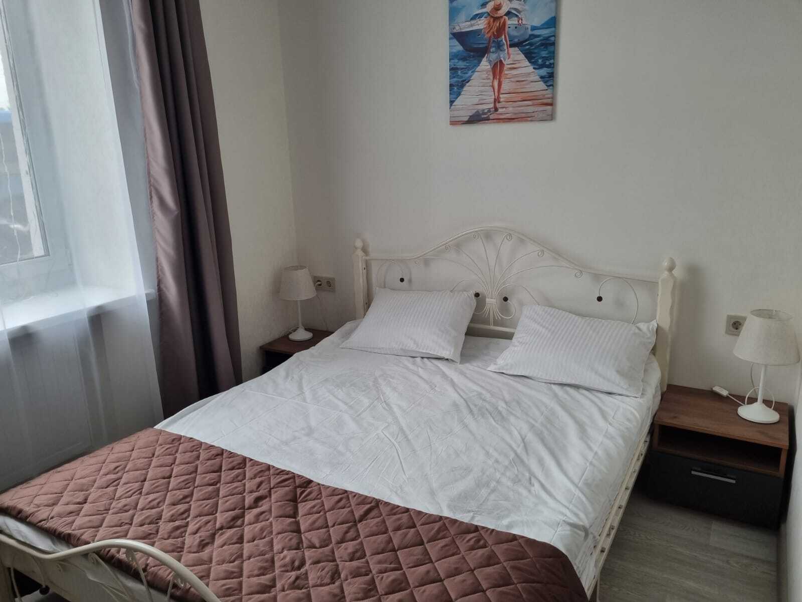 Трёхместный номер с двуспальной кроватью и креслом-кроватью