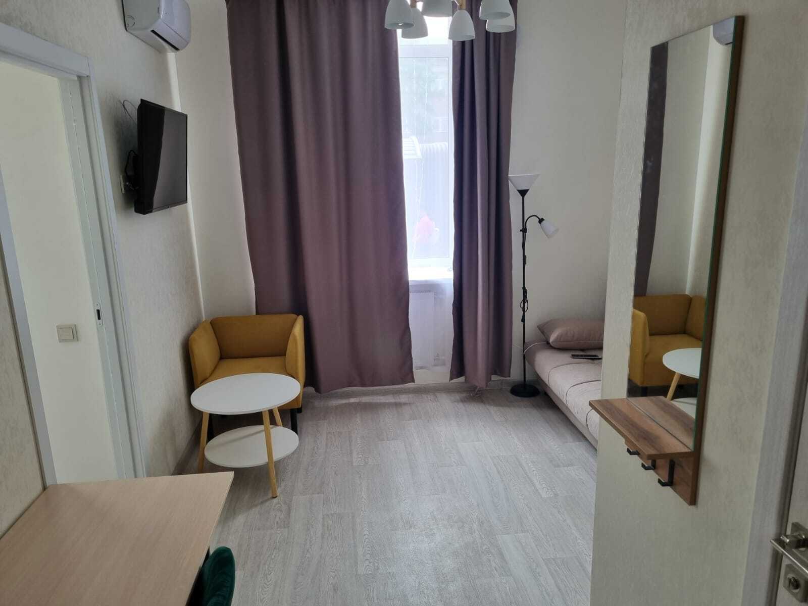 Двухкомнатный четырёхместный номер с двуспальной кроватью и раскладным диваном