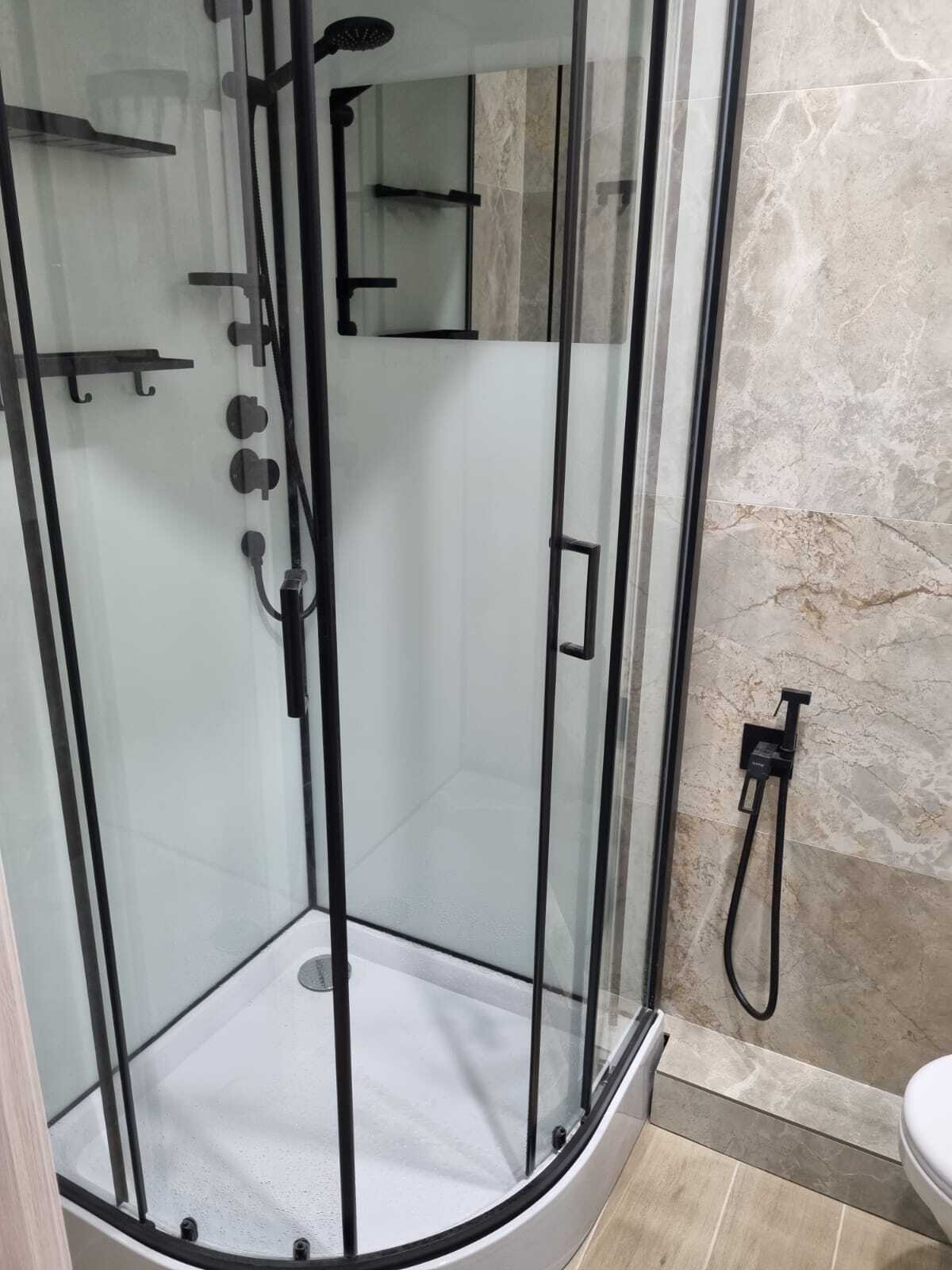 Двухкомнатный четырёхместный номер с двуспальной кроватью и раскладным диваном