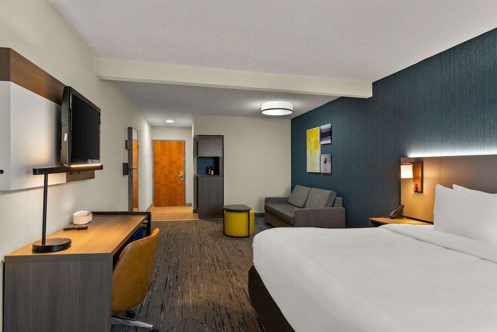 Suite, 1 King Bed, Non Smoking