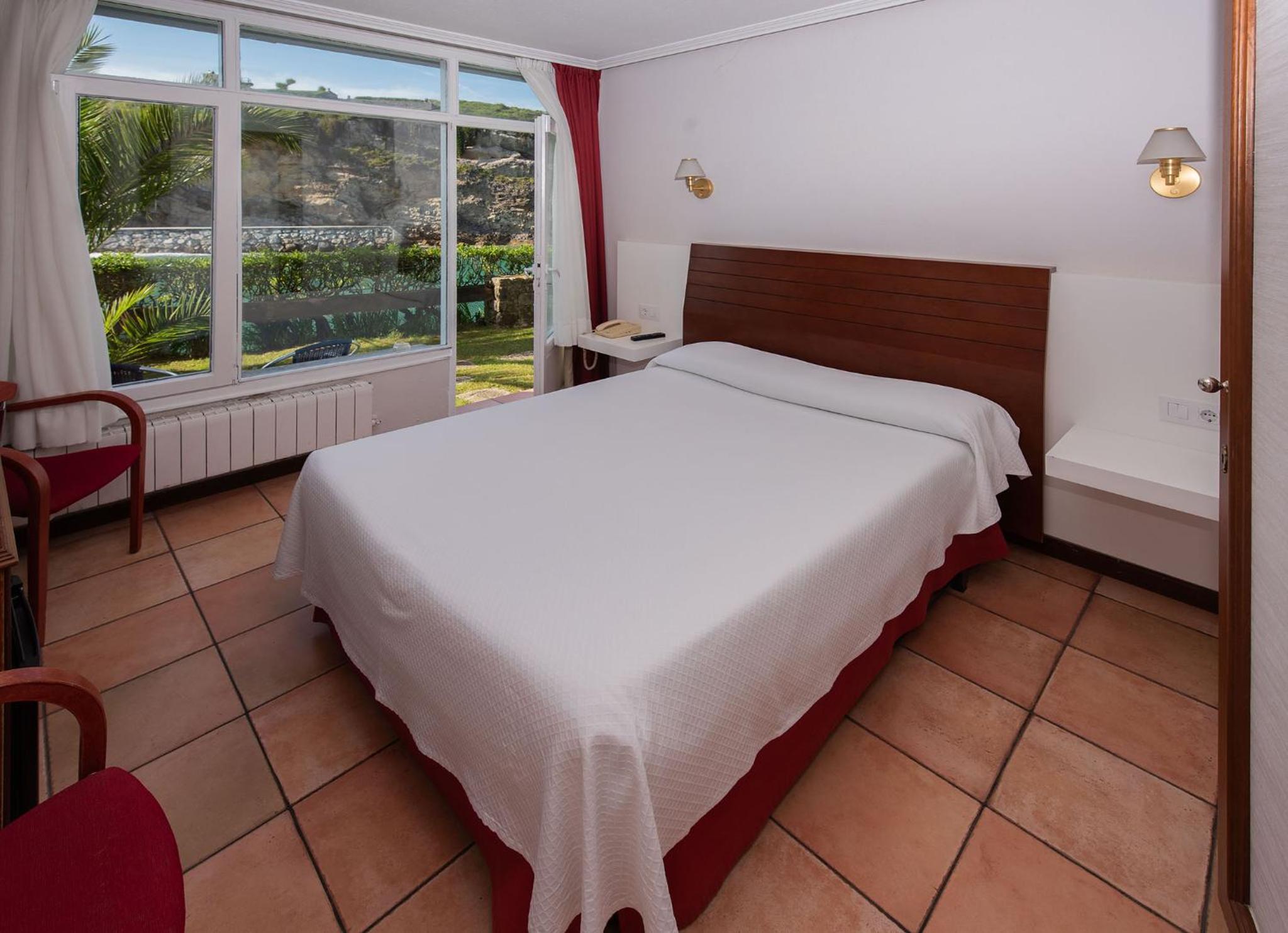 Double or Twin Room with Sea View