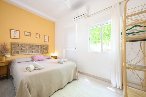 Двухместный номер с 1 двуспальной кроватью, общая ванная комната, вид на сад в Blue Castle Guesthouse